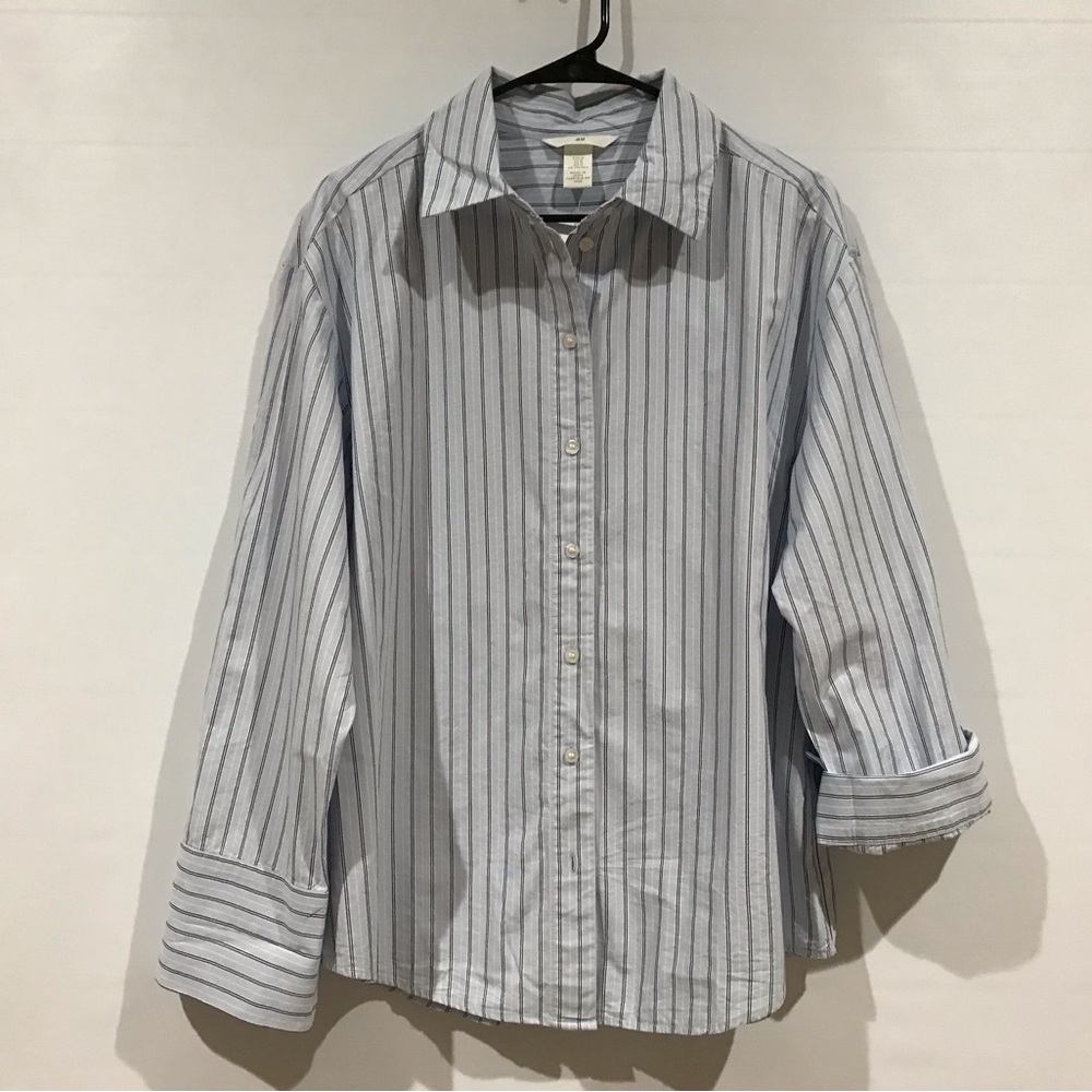 H&M Women’s Light Blue Striped Shirt